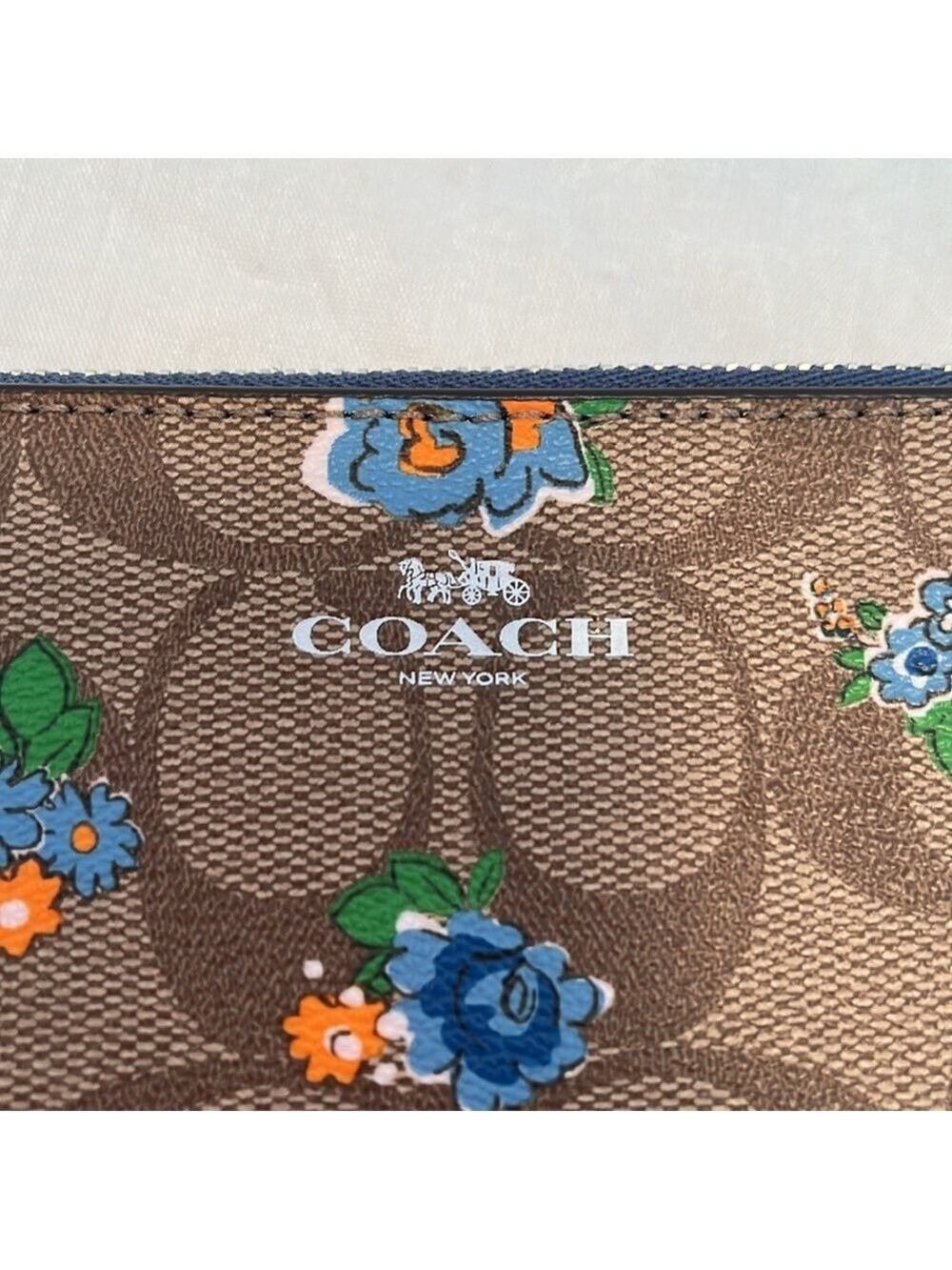 Coach East West Wristlet - Picture 3 of 11